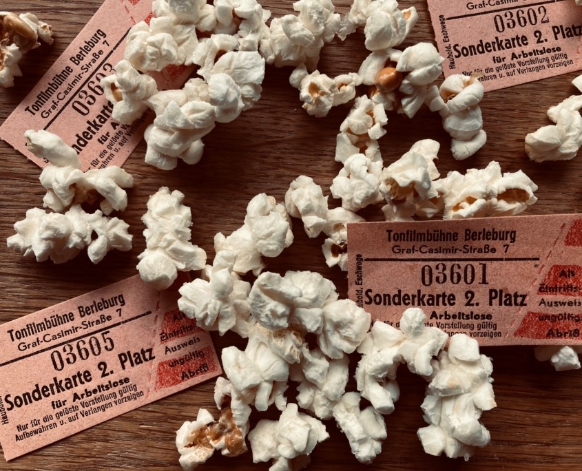 https://relaunch.capitol-blb.de/wp-content/uploads/2026/03/Eintrittskarte-mit-Popcorn-845x684-1.jpg