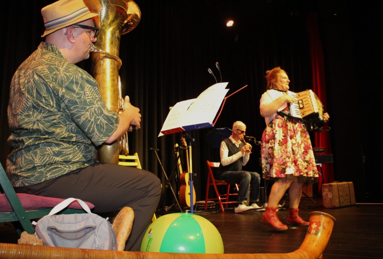 Schräger Kurzurlaub mit dem Trio Parasol im Neuen CAPITOL