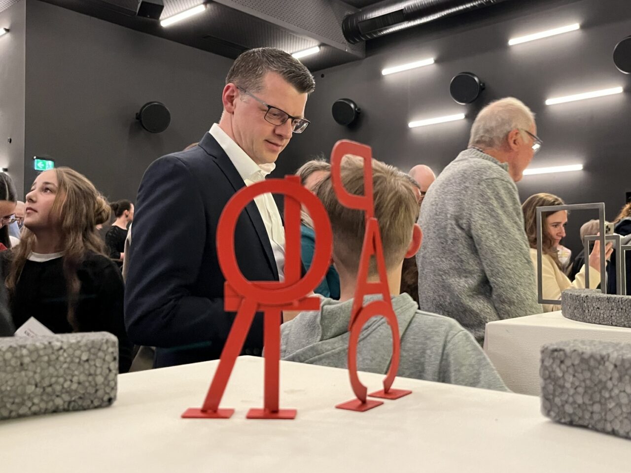 Die Skulptur-AG des Johannes-Althusius-Gymnasiums hat geliefert